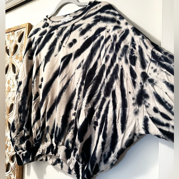 Young Fabulous & Broke Tie Dye Sweatshirt Size M Blue Cream EUC - Picture 14 of 14